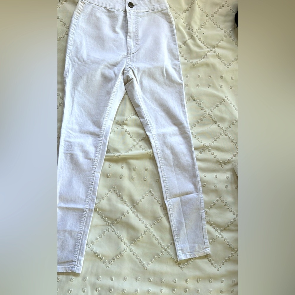 White cotton in jeggings